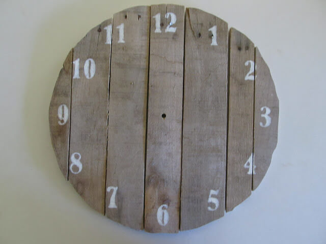 How to make a Clock out of Pallet Wood (DaNelle style)