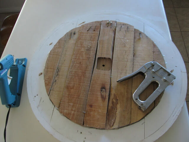 How to make a Clock out of Pallet Wood (DaNelle style)