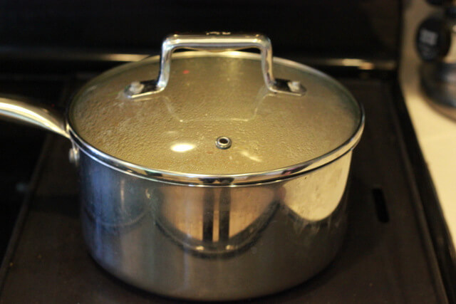 boiling pot with lid