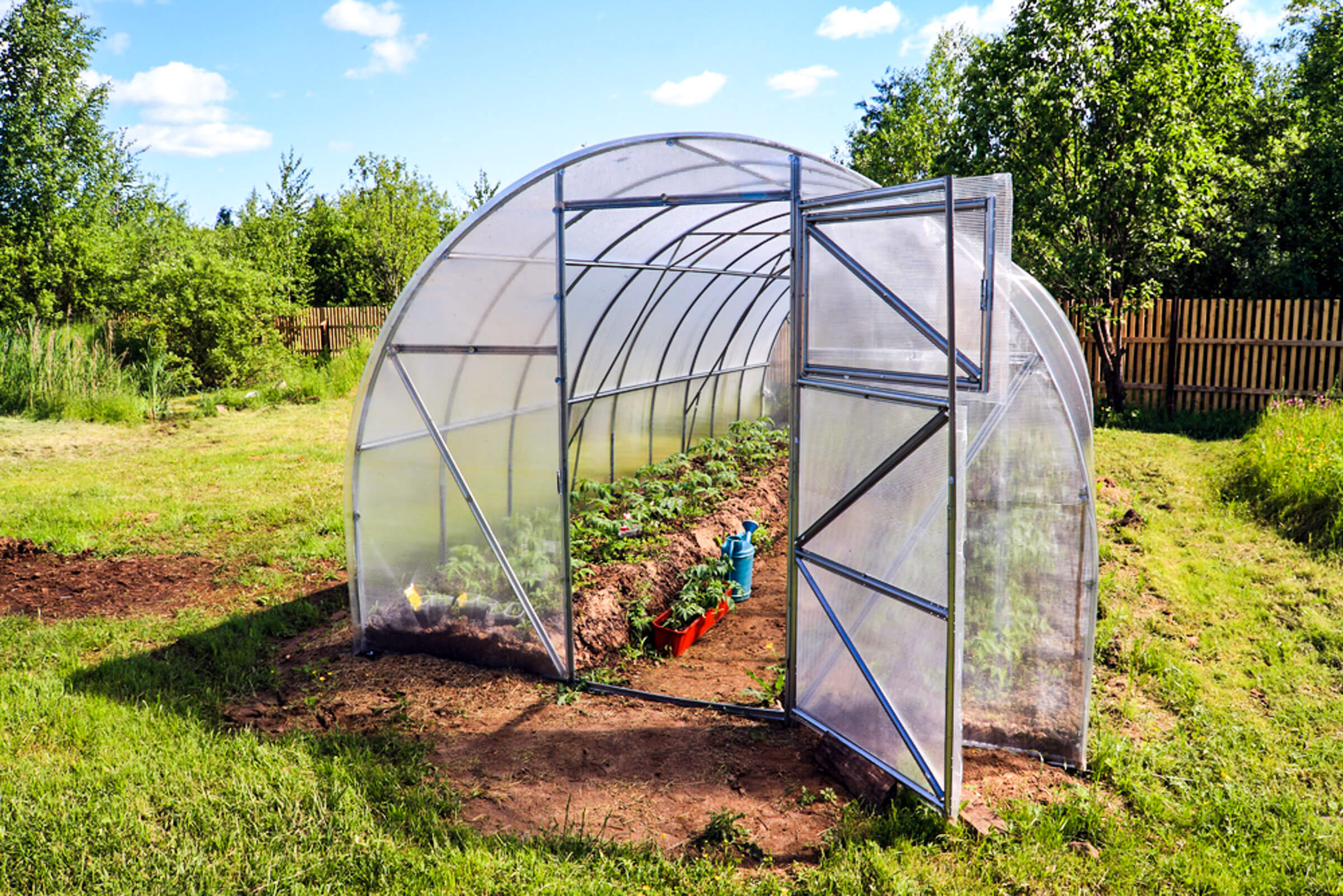 hoop-greenhouse-on-farm-in-field